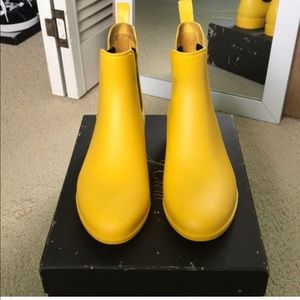 J crew yellow rain boots!